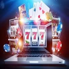 ck44 win লাইভ ক্যাসিনো টেবিলে রিয়েল ডিলার খেলা পরিচালনা করছেন